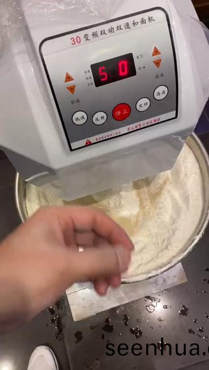 變頻雙(shuang)動雙速(su)咊麵機